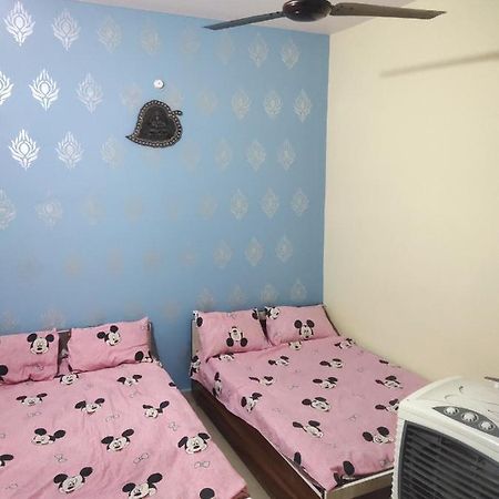 Yashu Guest House Uddzsaín Kültér fotó