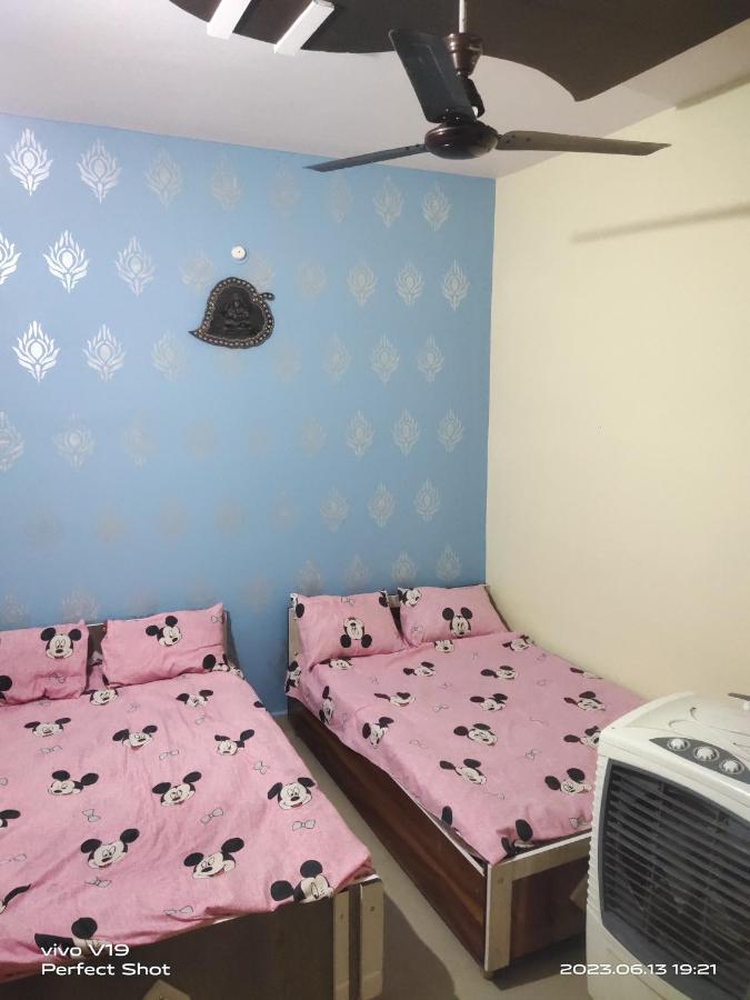 Yashu Guest House Uddzsaín Kültér fotó
