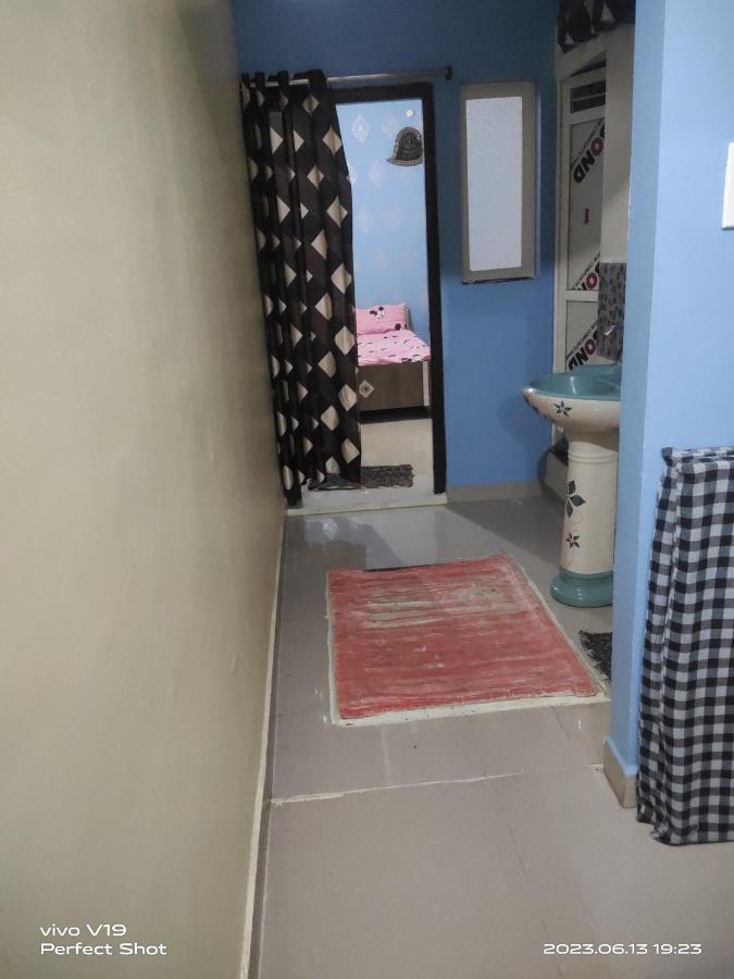 Yashu Guest House Uddzsaín Kültér fotó